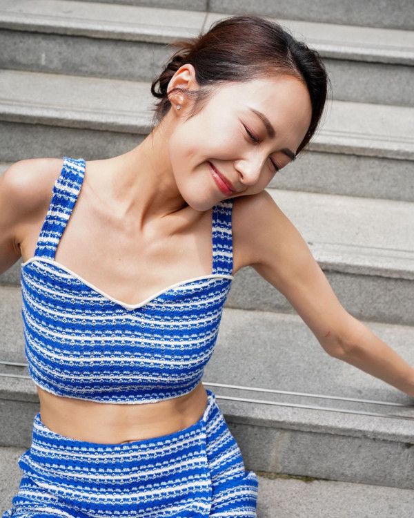 英皇37歲女星遊泰國晒美照 著泳衣泰服孖細女老公拍片羡煞旁人 