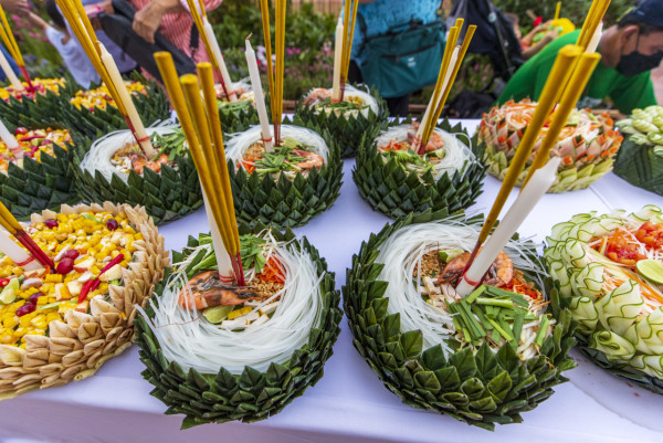 【飛女】一生必去一次的視覺盛宴：泰國水燈節 