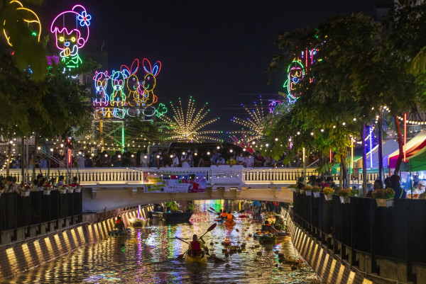 【飛女】一生必去一次的視覺盛宴：泰國水燈節 