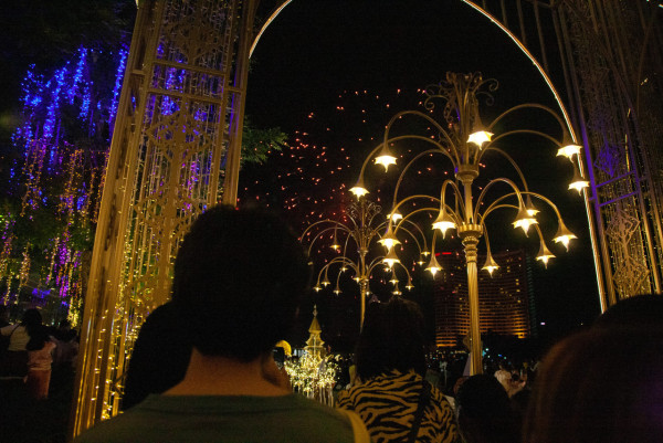 【飛女】一生必去一次的視覺盛宴：泰國水燈節 