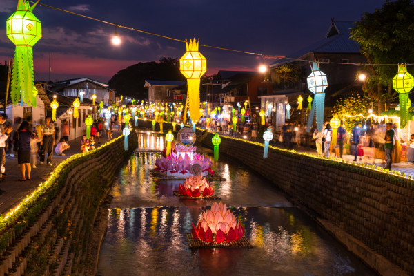 【飛女】一生必去一次的視覺盛宴：泰國水燈節 