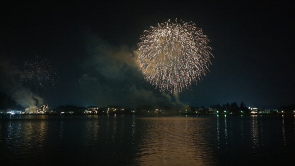 河口湖冬季花火大會2025(圖片來源:富士河口湖町觀光網站) 河口湖冬季花火大會2025(圖片來源:富士河口湖町觀光網站)