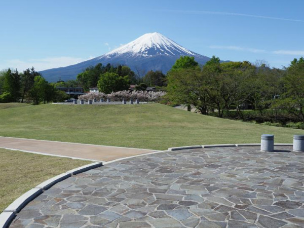 八木崎公園(圖片來源:Yamanashi Tourism Organization) 八木崎公園(圖片來源:Yamanashi Tourism Organization)