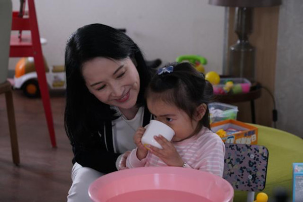 配圖:《寶寶大過天》劇照 深圳富貴家庭聘請「兒童陪伴師」月薪3萬住豪宅!陪孩子去旅行/坐頭等艙