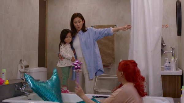 配圖:《寶寶大過天》劇照 深圳富貴家庭聘請「兒童陪伴師」月薪3萬住豪宅!陪孩子去旅行/坐頭等艙