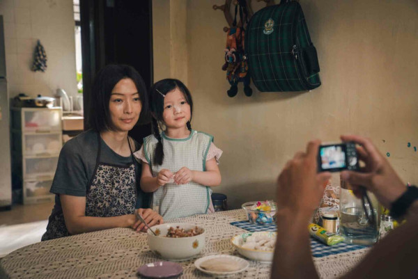 配圖:《流水落花》劇照 深圳富貴家庭聘請「兒童陪伴師」月薪3萬住豪宅!陪孩子去旅行/坐頭等艙