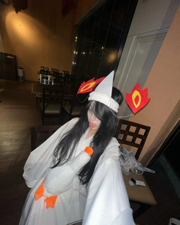 炎明熹驚嚇白面女鬼造型過Halloween！入雪櫃後明顯得閒激罕現身聲夢ReU