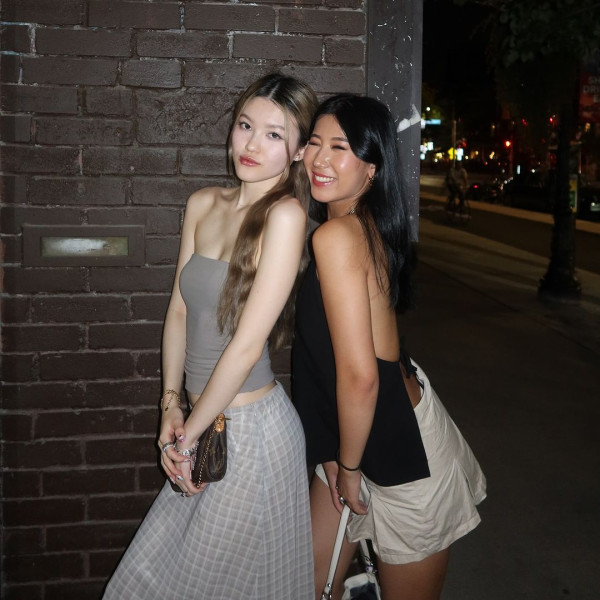 前TVB主持英國大屋放煙花 被指越搬越富貴 曾偷拍鄰居惹爭議 