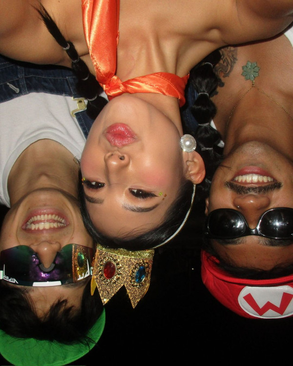 前TVB主持英國大屋放煙花 被指越搬越富貴 曾偷拍鄰居惹爭議 