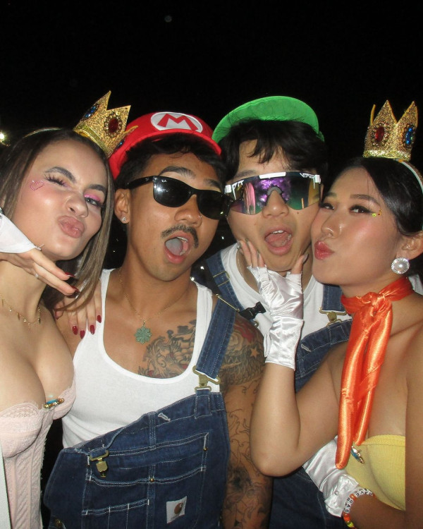 前TVB主持英國大屋放煙花 被指越搬越富貴 曾偷拍鄰居惹爭議 