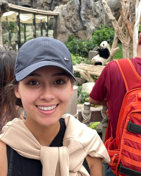 前港姐冠軍家族旅行曬健康膚色 竟被誤會騎大象急急澄清