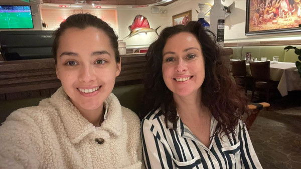 前港姐冠軍家族旅行曬健康膚色 竟被誤會騎大象急急澄清