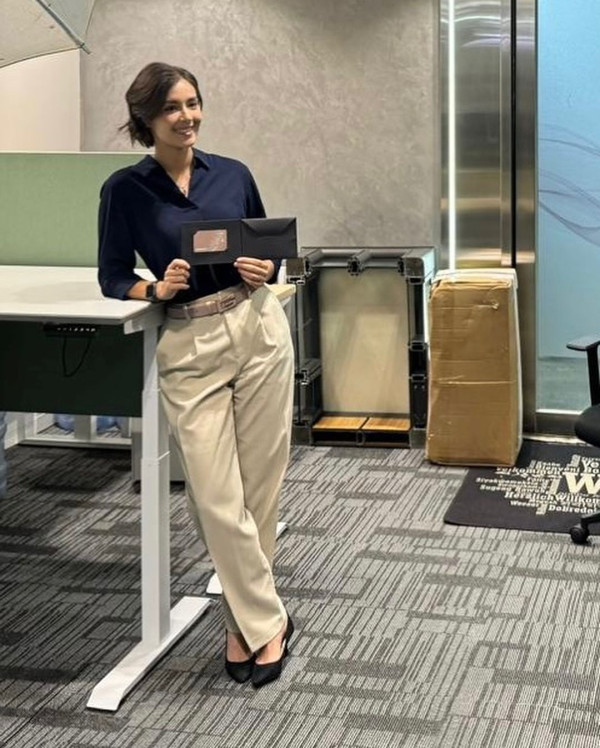 前港姐冠軍家族旅行曬健康膚色 竟被誤會騎大象急急澄清