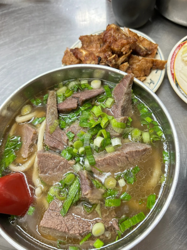 台北車站美食 劉山東牛肉麵(圖片來源:小紅書@小人物) 台北車站美食 劉山東牛肉麵(圖片來源:小紅書@小人物)