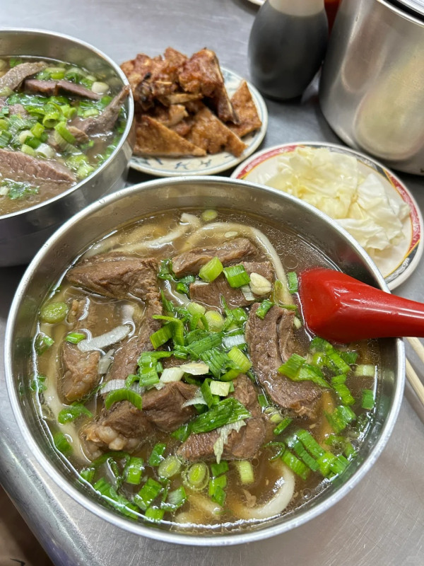 台北車站美食 劉山東牛肉麵(圖片來源:小紅書@小人物) 台北車站美食 劉山東牛肉麵(圖片來源:小紅書@小人物)