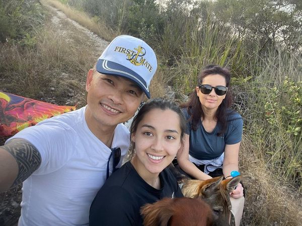 前港姐冠軍家族旅行曬健康膚色 竟被誤會騎大象急急澄清