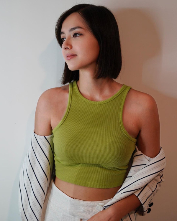 前港姐冠軍家族旅行曬健康膚色 竟被誤會騎大象急急澄清