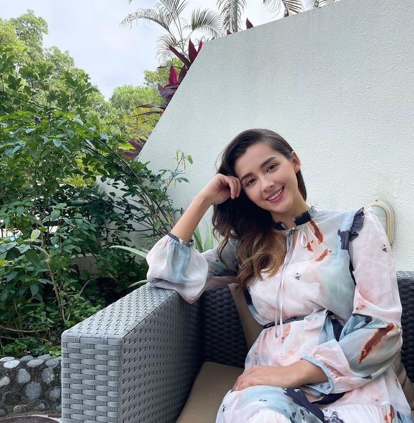 前港姐冠軍家族旅行曬健康膚色 竟被誤會騎大象急急澄清