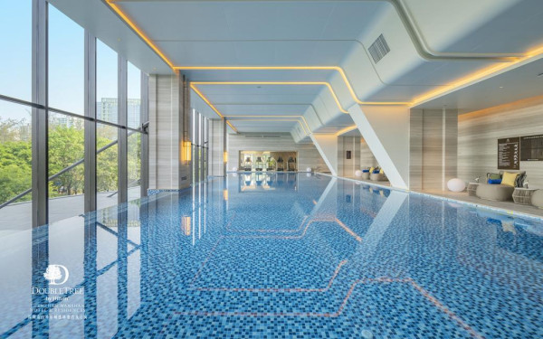 深圳南山希爾頓逸林酒店買1送1優惠 人均3起住豪華客房/步行可至南頭古城 