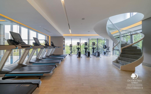 深圳南山希爾頓逸林酒店買1送1優惠 人均3起住豪華客房/步行可至南頭古城 