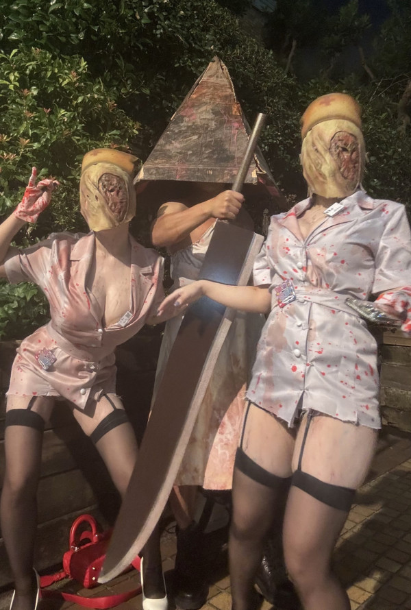 恐怖遊戲Silent Hill護士Cosplay 逼真血腥妝容 身材超性感