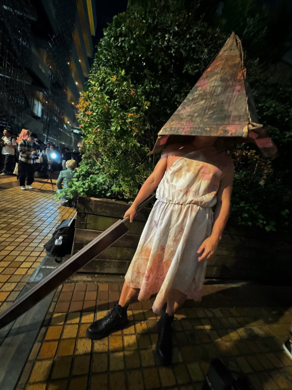 恐怖遊戲Silent Hill護士Cosplay 逼真血腥妝容 身材超性感