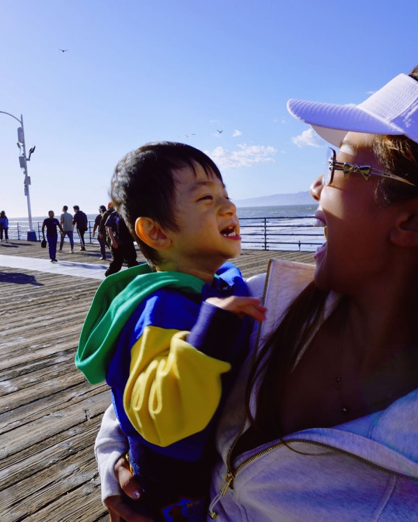 何雁詩帶天使綜合症囝囝遠赴美國治療 分享2字令人感動 