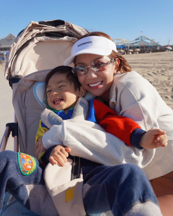 何雁詩帶天使綜合症囝囝遠赴美國治療 分享2字令人感動 