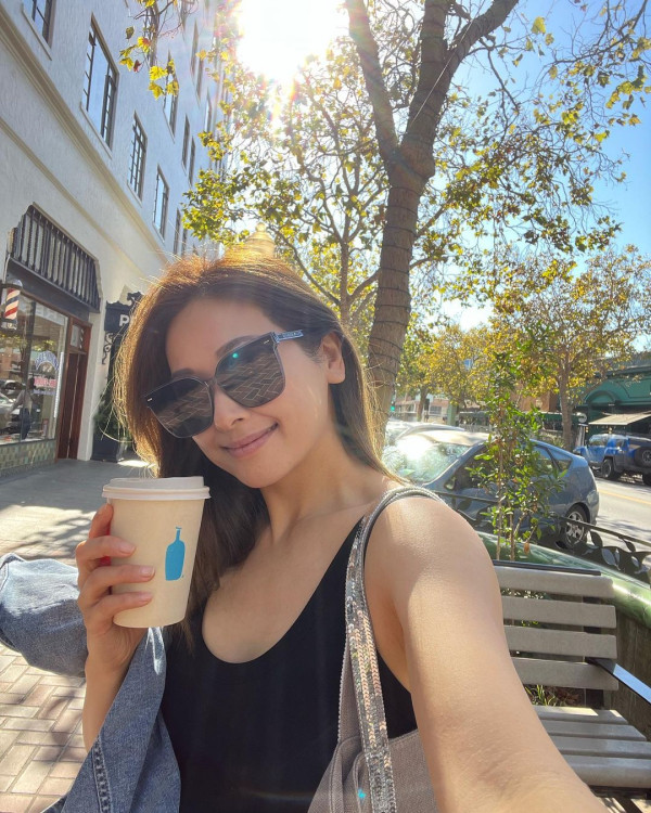 前TVB主持英國大屋放煙花 被指越搬越富貴 曾偷拍鄰居惹爭議 