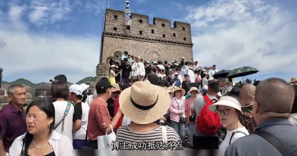 日本妹遊長城批中國遊客4宗罪 拍片爆被一行為嚇壞 整條長城黐滿XX