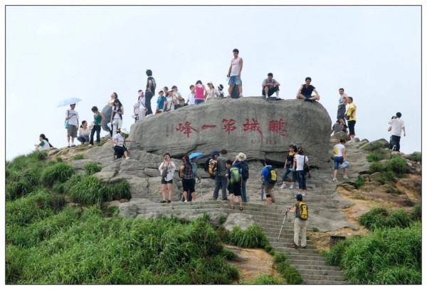 深圳第一峰梧桐山巨石被揭原來是假 巨石建造過程曝光 市民驚覺被騙20年!
