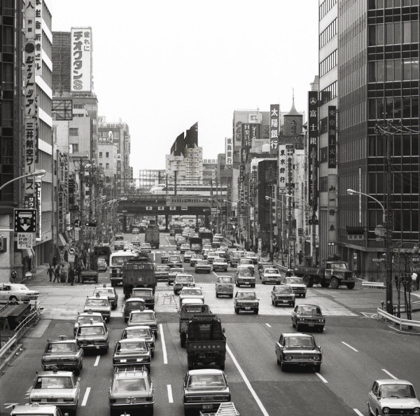 中銀膠囊大樓（1970–1972），日本東京，1972 年，© 大橋富夫