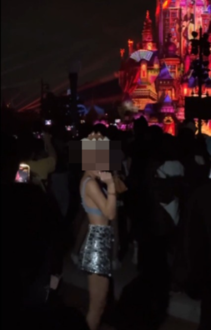 台灣32E女神突襲香港性感打卡!貼身小背心好身材一覽無遺!