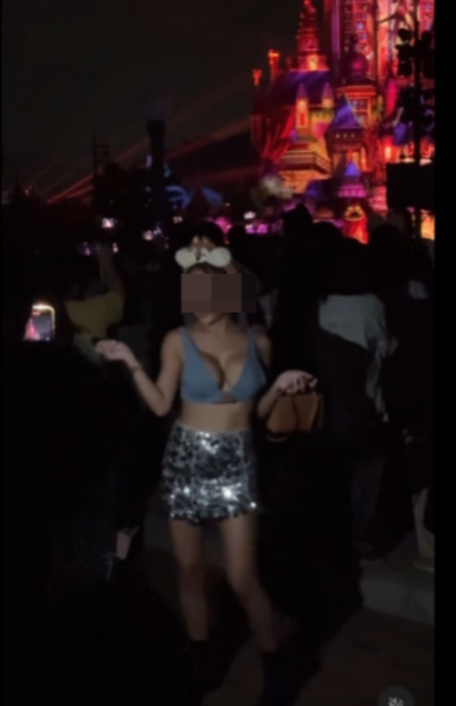 台灣32E女神突襲香港性感打卡!貼身小背心好身材一覽無遺!