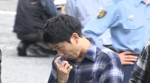 年輕東京UNIQLO男店長試身室偷拍！查獲44影片！網民錯焦點：高富帥 