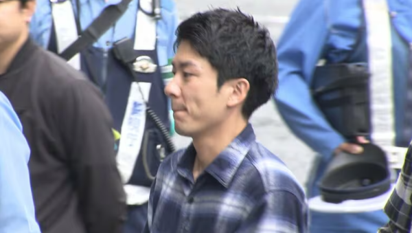 年輕東京UNIQLO男店長試身室偷拍！查獲44影片！網民錯焦點：高富帥 