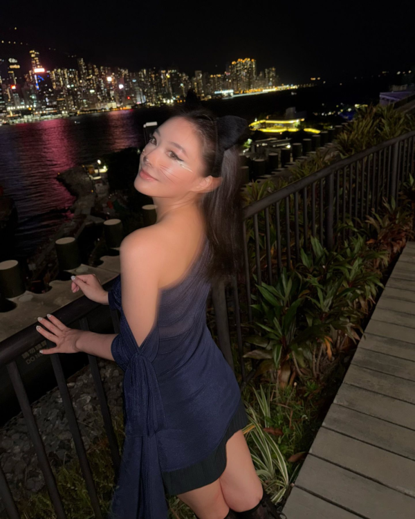 陳瀅貼身露膊裝晒扮性感貓女郎