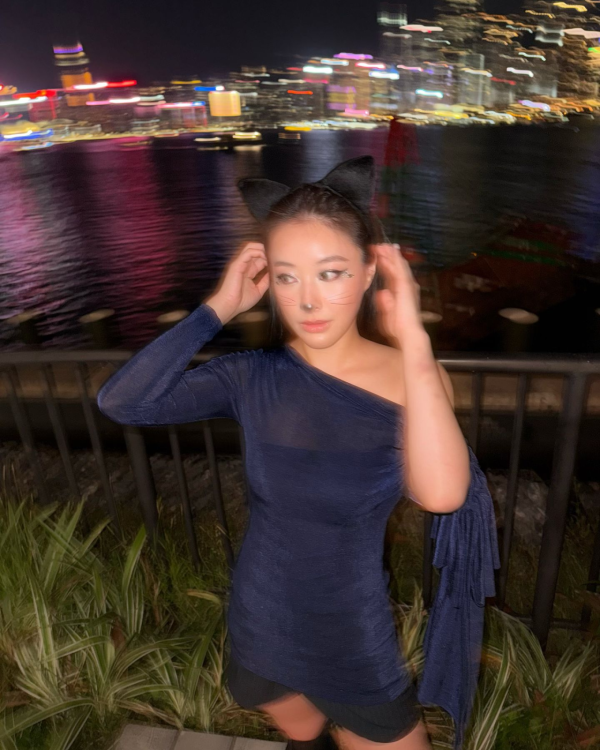 陳瀅貼身露膊裝晒扮性感貓女郎