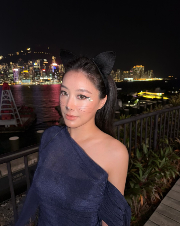 陳瀅貼身露膊裝晒扮性感貓女郎