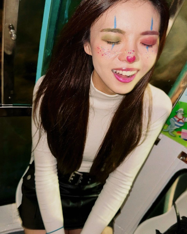 聲夢小花畫作於法國羅浮宮展出 趙紫諾年僅16歲!音樂藝術天份一樣高