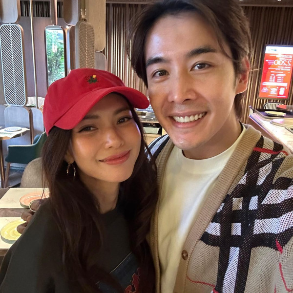 42歲黃婉佩返港出席《四葉草》聚會 2R兩姊妹保養得宜 近況曝光！ 