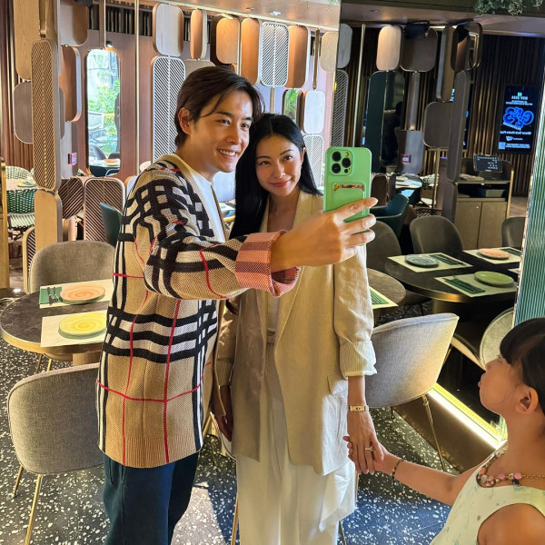 42歲黃婉佩返港出席《四葉草》聚會 2R兩姊妹保養得宜 近況曝光！ 