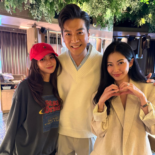 42歲黃婉佩返港出席《四葉草》聚會 2R兩姊妹保養得宜 近況曝光！ 