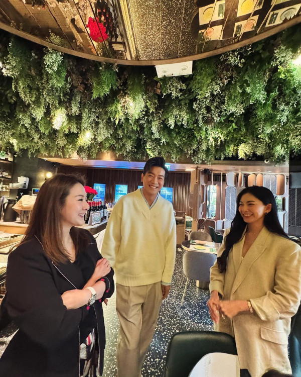 42歲黃婉佩返港出席《四葉草》聚會 2R兩姊妹保養得宜 近況曝光！ 