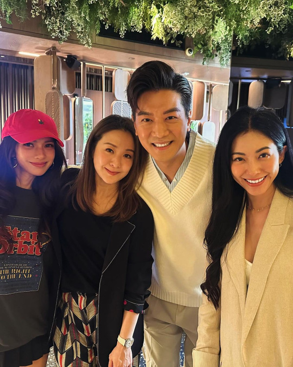 42歲黃婉佩返港出席《四葉草》聚會 2R兩姊妹保養得宜 近況曝光！ 