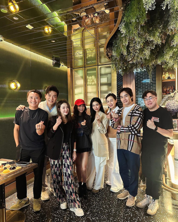 42歲黃婉佩返港出席《四葉草》聚會 2R兩姊妹保養得宜 近況曝光！ 