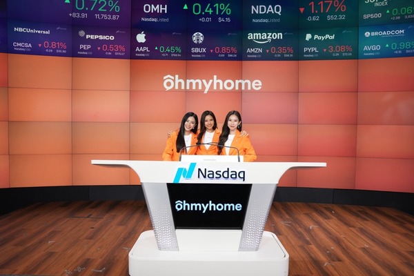 42歲黃婉佩返港出席《四葉草》聚會 2R兩姊妹保養得宜 近況曝光！ 