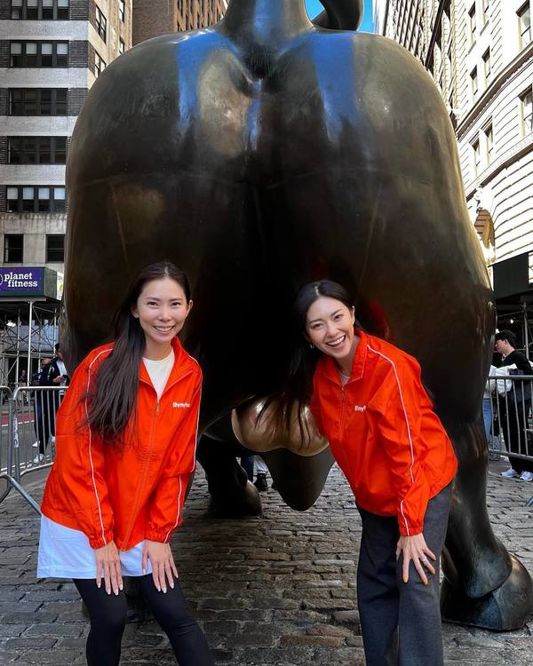 42歲黃婉佩返港出席《四葉草》聚會 2R兩姊妹保養得宜 近況曝光！ 