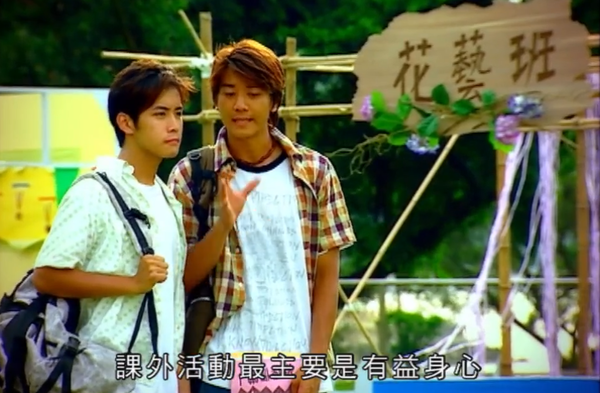 42歲黃婉佩返港出席《四葉草》聚會 2R兩姊妹保養得宜 近況曝光！ 