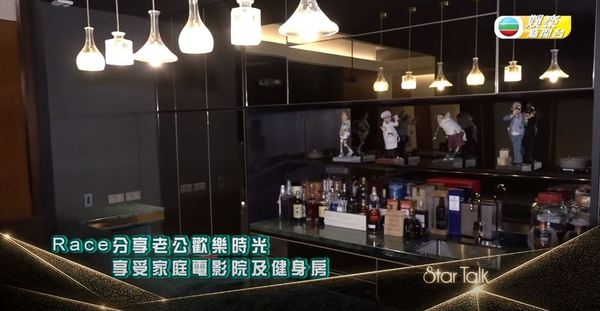 42歲黃婉佩返港出席《四葉草》聚會 2R兩姊妹保養得宜 近況曝光！ 